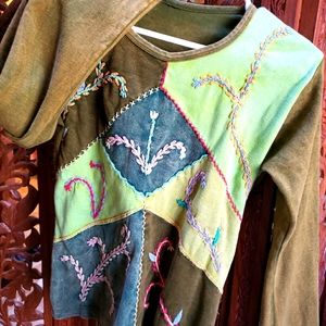 Embroidered  Artesian top